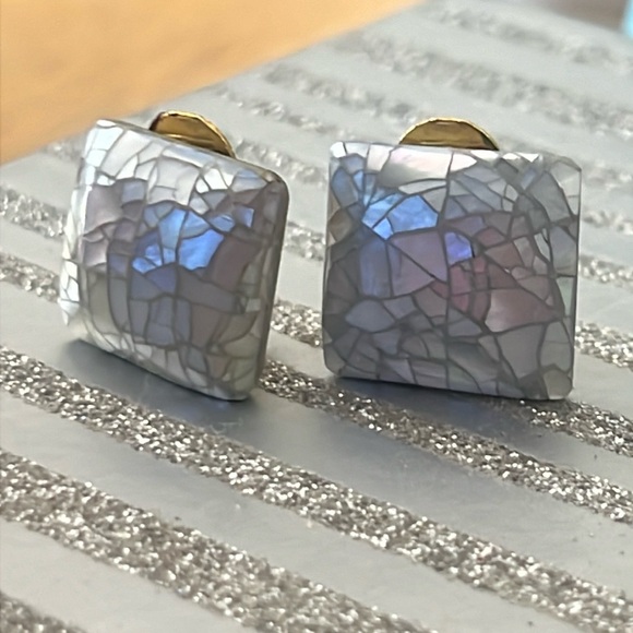 ABALONE CRACKLED PUFFED EARRINGS - Picture 1 of 6